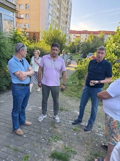 500 тысяч застряли в воздухе: в Калининграде УК год кормила жильцов высотки завтраками о починке лифта - Новости Калининграда