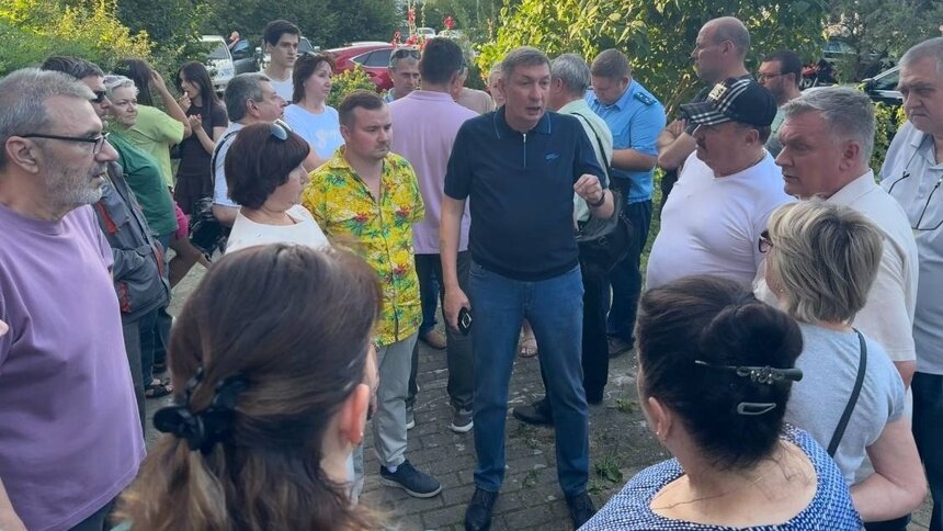 500 тысяч застряли в воздухе: в Калининграде УК год кормила жильцов высотки завтраками о починке лифта - Новости Калининграда | Фото: страница Евгения Верхолаза «ВКонтакте»