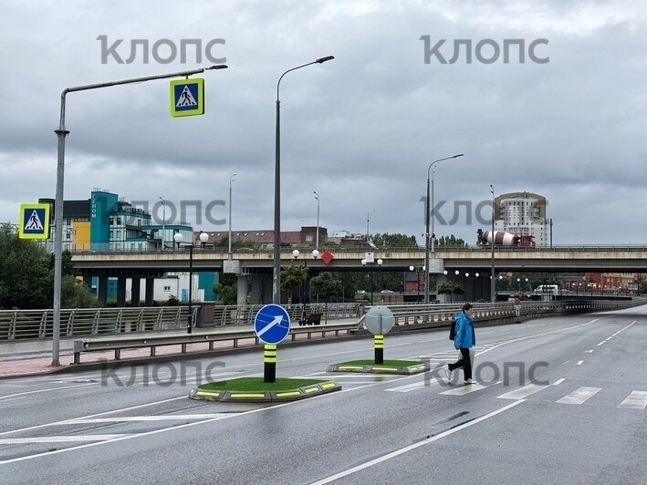 Московские дорожные островки безопасности установлены в Калининграде: что изменится для водителей и пешеходов (фото) - Новости Калининграда | Фото: Александр Подгорчук / «Клопс»
