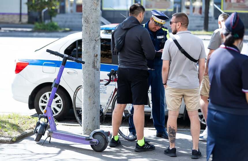 До 100 тысяч рублей: оператор кикшеринга рассказал, сколько калининградских электросамокатчиков оштрафовали - Новости Калининграда | Фото: Александр Подгорчук / Архив «Клопс»
