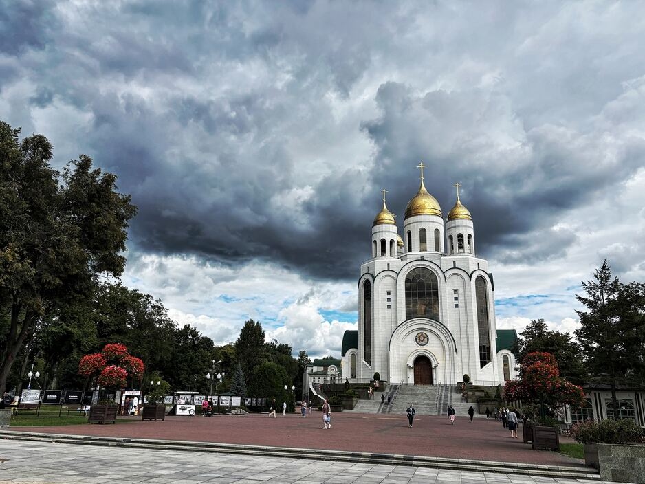 Фото дня: грозовое облако над величественным собором Христа Спасителя