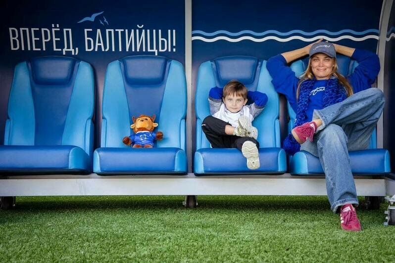 «Команда, вместе с которой дышит весь город»: Татьяна Арнтгольц устроила фотосессию на стадионе «Балтики» (фото) - Новости Калининграда | Фото: пресс-служба ФК «Балтика»