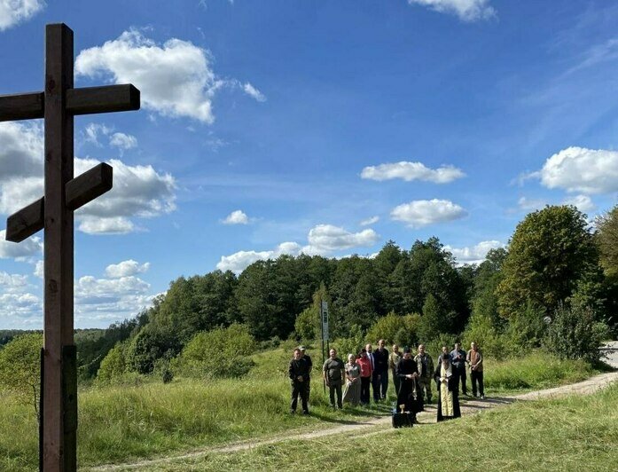 «Добрая традиция»: на въезде в Краснолесье установили новый крест (фото) - Новости Калининграда | Фото: телеграм-канал Анатолия Калины