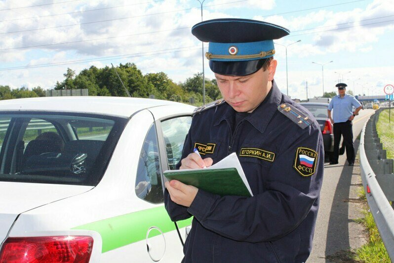 В Калининграде по дорожным камерам вычислили автомобилистов с долгами, их машины арестовали - Новости Калининграда | Фото: пресс-служба УФССП России по Калининградской области
