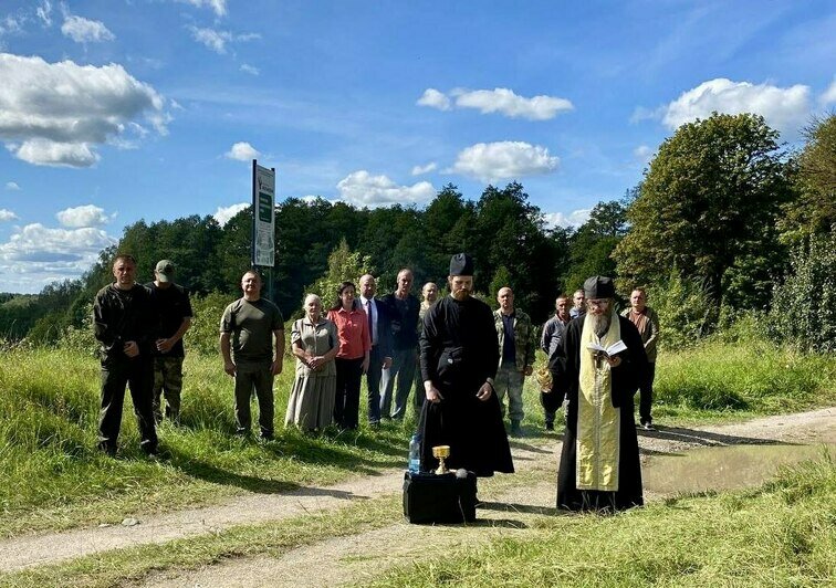 «Добрая традиция»: на въезде в Краснолесье установили новый крест (фото) - Новости Калининграда | Фото: телеграм-канал Анатолия Калины
