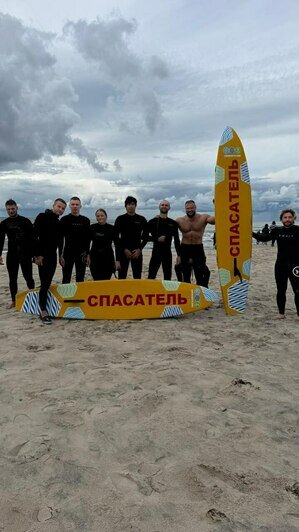 Спасатели в Зеленоградске научились оказывать помощь на воде с использованием доски для сёрфинга (видео) - Новости Калининграда | Фото: Дмитрий Блискунов