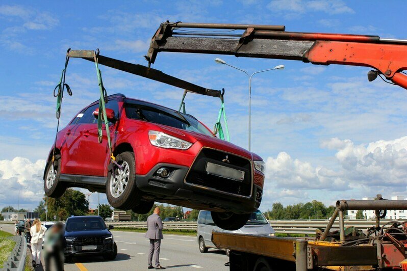 В Калининграде по дорожным камерам вычислили автомобилистов с долгами, их машины арестовали - Новости Калининграда | Фото: пресс-служба УФССП России по Калининградской области