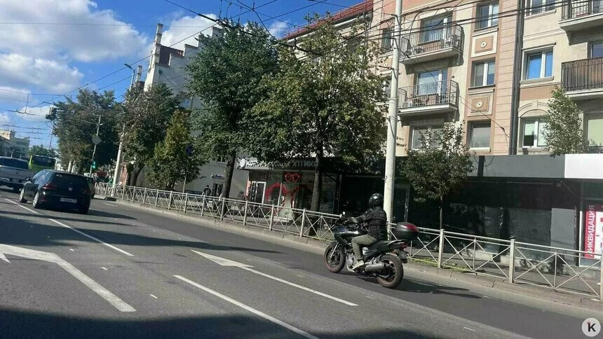 Власти бьются с непогодой: дожди саботируют обустройство выделенки на Ленинском проспекте | Фото: архив «СК»