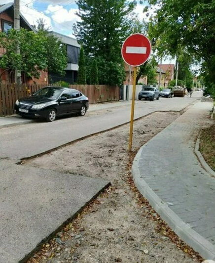 «То понос, то золотуха»: в Калининграде застопорился ремонт улицы, мэрия и жители называют разные причины | Фото: очевидец