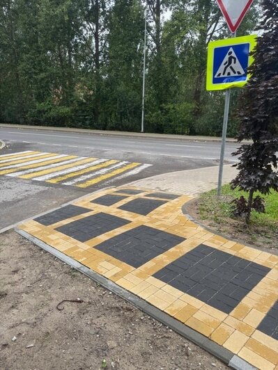 По следам пешеходов: в Зеленоградске проложили тротуары из жёлтого кирпича на месте народных троп (фото) - Новости Калининграда | Фото: пресс-служба администрации Зеленоградска