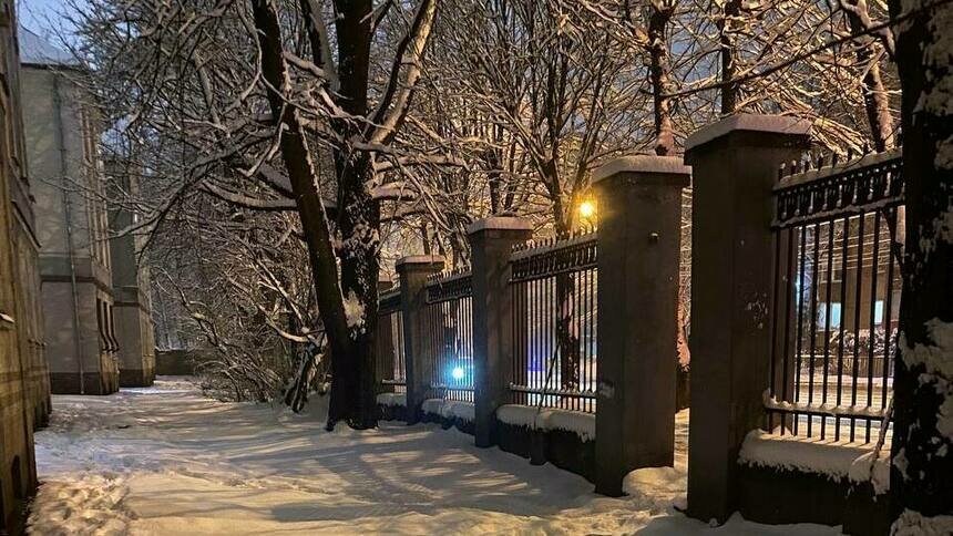 В Калининграде на Невского сносят забор, который простоял больше 100 лет, а теперь мешает - Новости Калининграда | Фото читателя