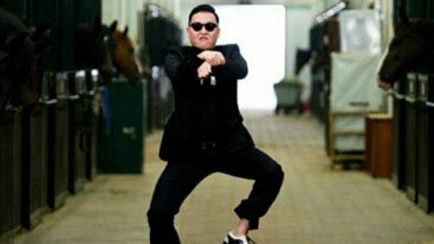 Кадр из клипа на песню Gangnam Style