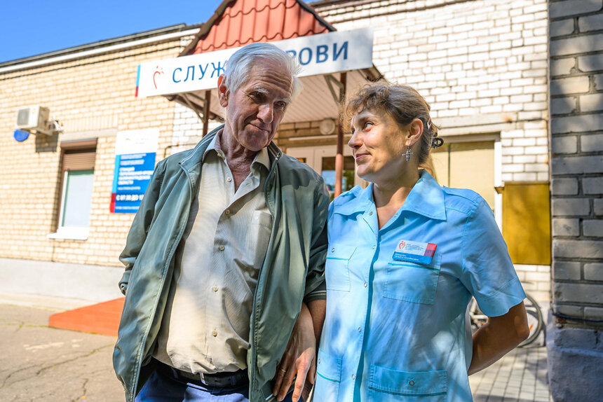 Вспоминая о случившемся, Татьяна и Сергей переглядываются и улыбаются. Но тогда было не до смеха | Фото: Александр Мелехов
