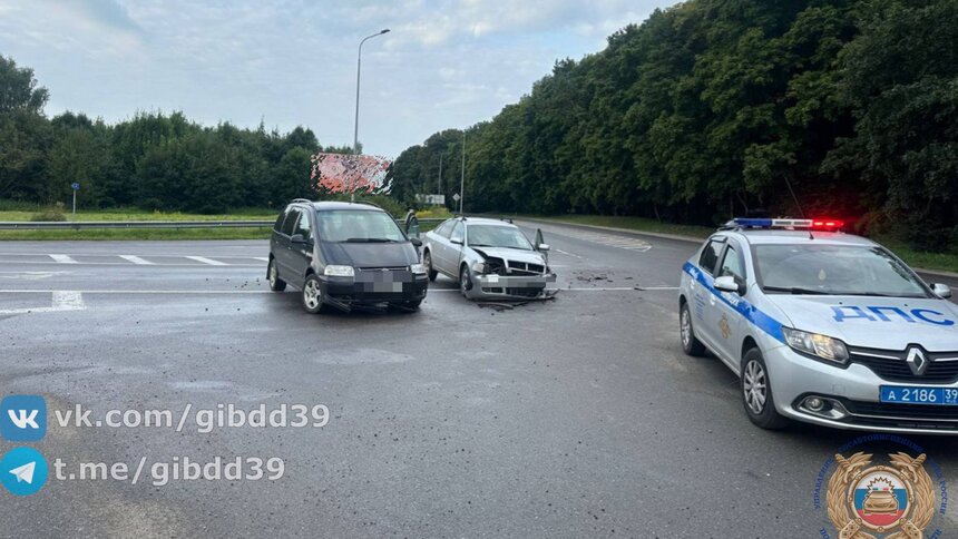 В Балтийске на пересечении шоссе Морской пехоты и трассы на Калининград столкнулись две легковушки - Новости Калининграда | Фото: ГАИ Калининградской области 