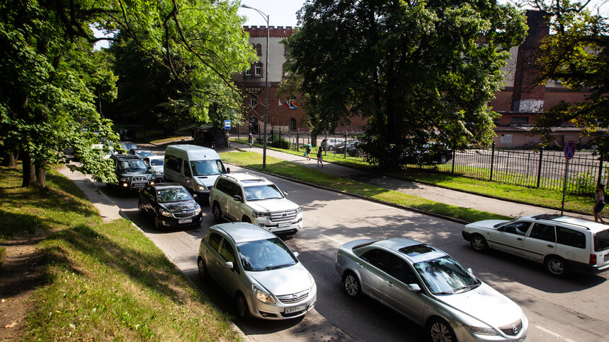 В центре Калининграда отремонтируют тротуар, на который часто жалуются горожане и туристы  - Новости Калининграда | Фото: Александр Подгорчук / Архив «Клопс»