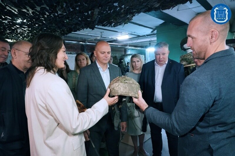 Беспрозванных передал подарки в музей СВО - Новости Калининграда | Фото: правительство региона 