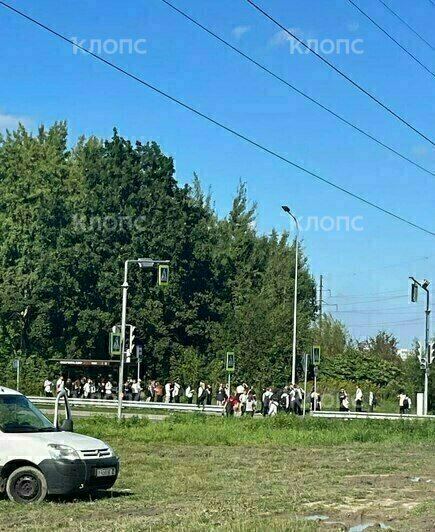 «Автобус забит, дети буквально вываливаются»: переезд в новый корпус школы №58 обернулся кошмаром для старшеклассников - Новости Калининграда | Фото читателей