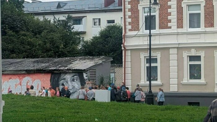 Украли и вернули на место: в Черняховске почти месяц отсутствовал любимец горожан и туристов трубочист Прусик (фото)   - Новости Калининграда | Фото: «Новый Черняховск» «ВКонтакте»