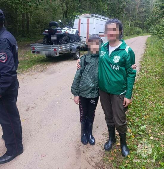 Пошли за грибами и заблудились: спасатели МЧС вывели из леса под Полесском женщину с ребёнком   - Новости Калининграда | Фото: ГУ МЧС по Калининградской области