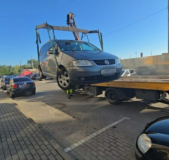 Водитель-лихач из Гурьевска собрал полную коллекцию штрафов и выиграл приз — эвакуатор до спецстоянки - Новости Калининграда | Фото: пресс-служба УФССП России по Калининградской области