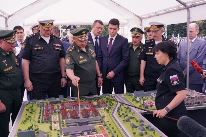 Ход строительства отслеживался первыми лицами Минобороны | Фото: сайт филиала Нахимовского училища в Калининграде.