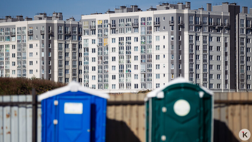 «Зарплаты задраны — за 70-80 тысяч работать никто не хочет»:  калининградские строители заявили о глобальных проблемах в отрасли - Новости Калининграда | Фото: Александр Подгорчук / Архив «Клопс»