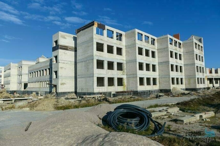 Теперь школу на Левитана достроит город | Фото: Александр Мелехов