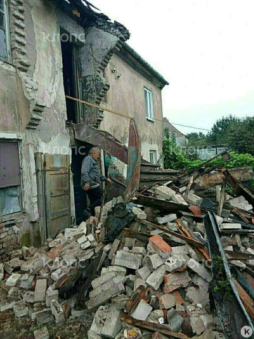 В Советске жители аварийного дома оказались в ловушке после сноса веранды (фото)  - Новости Калининграда | Фото: «Клопс»