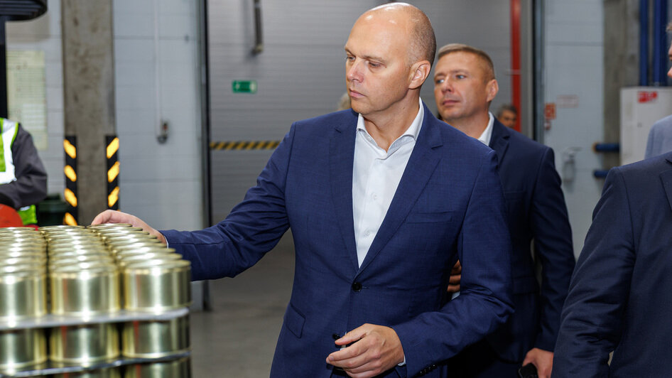 Алексей Беспрозванных вспомнил вкус детства на рыбзаводе «За Родину» - Новости Калининграда