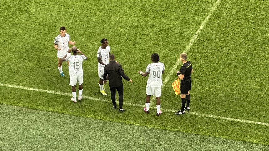 «Балтика» и «Зенит» сыграли в Калининграде вничью 0:0 | Фото автора