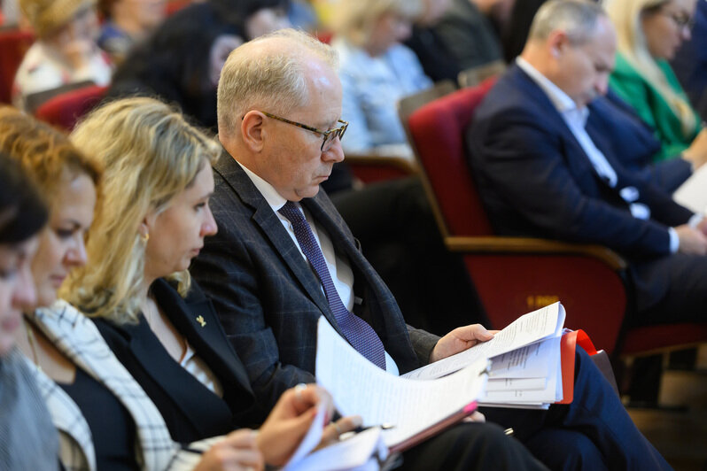 Губернатор продемонстрировал готовность не только слушать, но и оперативно реагировать, давая конкретные поручения ответственным лицам | Фото: Александр Мелехов
