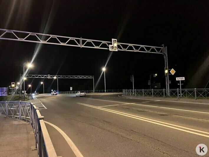 На въезде в Светлогорск одни светофоры подмигивают левым глазом, другие — нет: машины бьются, страдают люди (фото) - Новости Калининграда | Фото: «Клопс»