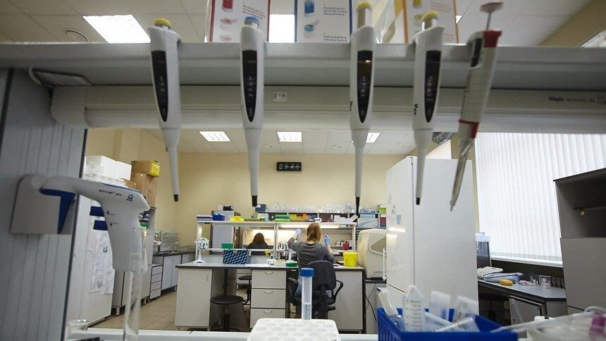 Со скоростью 220 м/с: в России придумали вакцину от COVID-19, которую вводят без иглы - Новости Калининграда | Фото: Александр Подгорчук / Архив «Клопс»