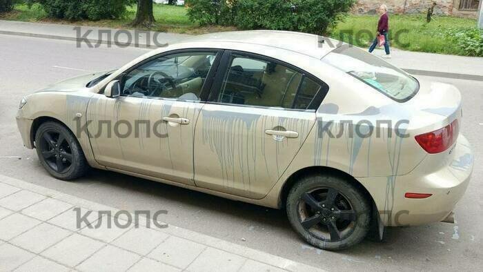 Так выглядела машина после первого нападения | Фото: Татьяна