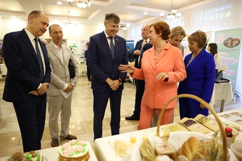 Хлеб, туризм и сельхозтехника: в областном Заксобрании презентовали Озёрский округ  - Новости Калининграда | Фото: пресс-служба регионального парламента