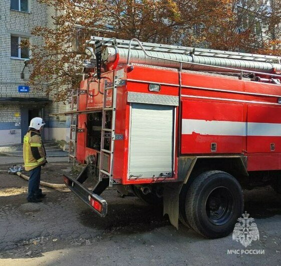 В Саратове владелец «квартиры Плюшкина» погиб в пожаре, не сумев выбраться из огня по горам хлама - Новости Калининграда | Фото: МЧС России