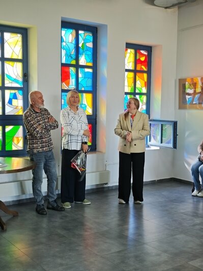 «Места, куда мы хотим возвращаться»: в синагоге открылась двойная выставка про птиц и пейзажи Калининградской области - Новости Калининграда | Фото: Эдуард Молчанов