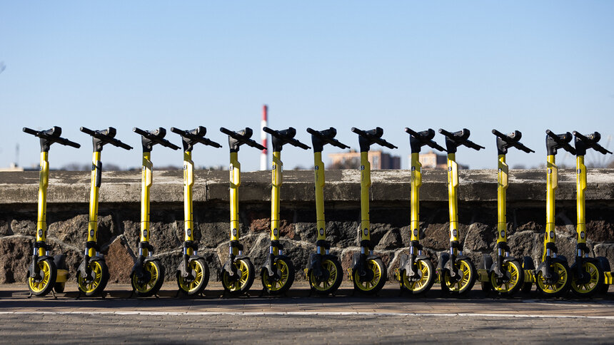 В Балтийском деловом клубе обсудили, что мешает калининградцам полюбить электросамокатчиков и как это исправить - Новости Калининграда | Фото: Александр Подгорчук / Архив «Клопс»