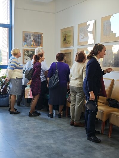 «Места, куда мы хотим возвращаться»: в синагоге открылась двойная выставка про птиц и пейзажи Калининградской области - Новости Калининграда | Фото: Эдуард Молчанов