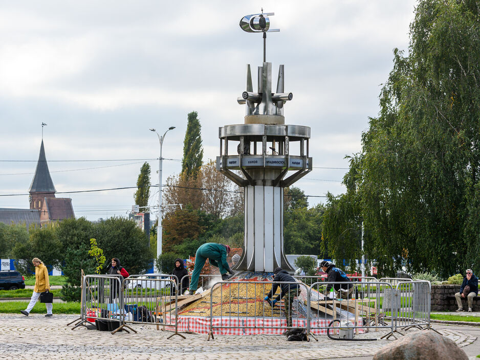 Ремонт часов с мозаикой на Нижнем озере в Калининграде