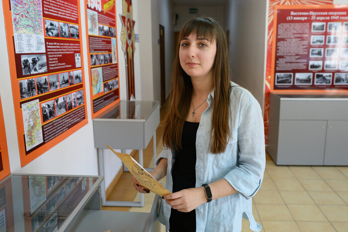 Алина Чиркова решила остаться учителем истории в этой школе после прохождения студенческой практики  | Фото: Александр Мелехов