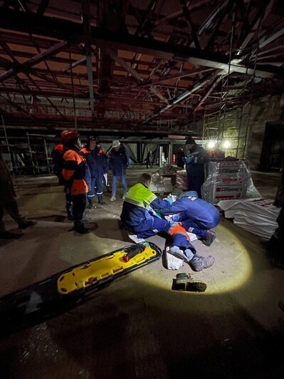 На стройплощадке филиала Большого театра в Калининграде рабочий сорвался с высоты - Новости Калининграда | Фото: Поисково-спасательная служба г. Калининграда