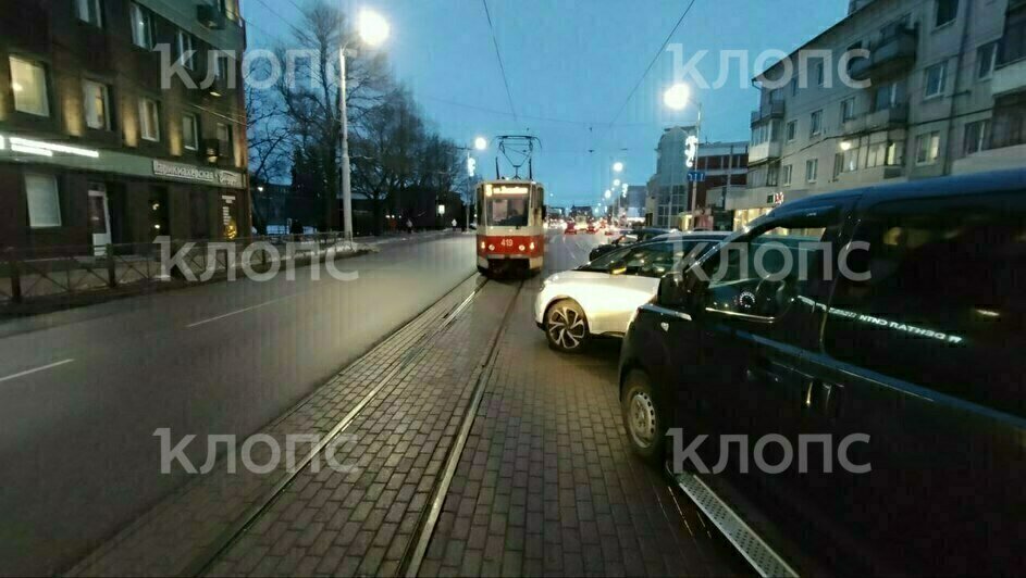 На Черняховского заблокировано из-за ДТП трамвайное движение в обе стороны (фото)   - Новости Калининграда | Фото: «Клопс»