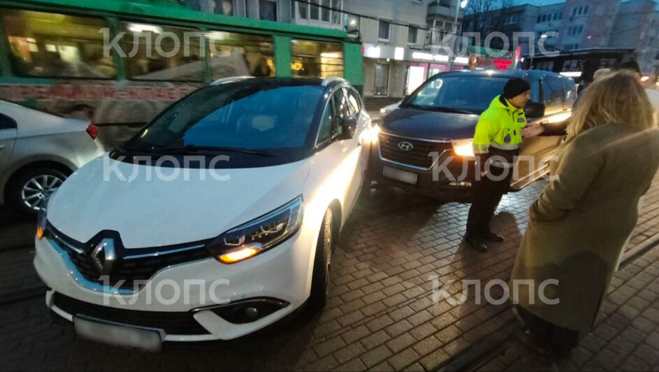 На Черняховского заблокировано из-за ДТП трамвайное движение в обе стороны (фото)   - Новости Калининграда | Фото: «Клопс»