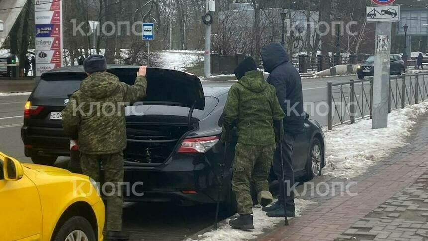 «Поступили некрасиво»: в центре Калининграда таксисты отказывались везти участника СВО на инвалидной коляске (фото) - Новости Калининграда | Фото читателя