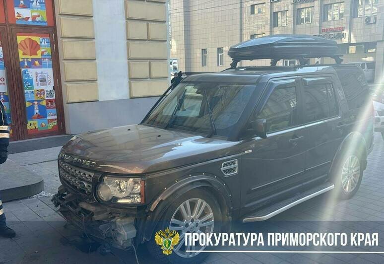 Протаранил двери храма, устроил гонки с полицией и врезался в автобус: во Владивостоке задержали нарушителя общественного порядка - Новости Калининграда | Фото: Прокуратура Приморского края 