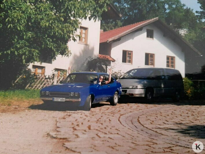 Сейчас Тим ездит на оранжевом Ford Granada, а в 18 лет его любовью был синий Ford Capri | Фото: личный архив героя публикации