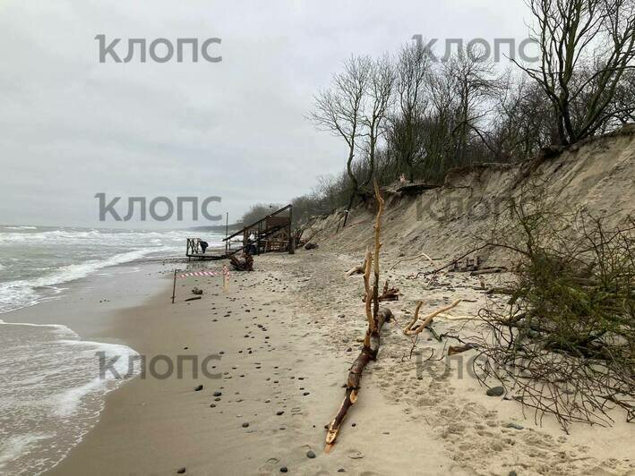 В Зеленоградске шторм разрушил два спуска к морю (фото) - Новости Калининграда | Фото очевидцев