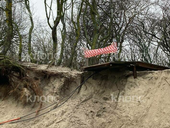 В Зеленоградске шторм разрушил два спуска к морю (фото) - Новости Калининграда | Фото очевидцев