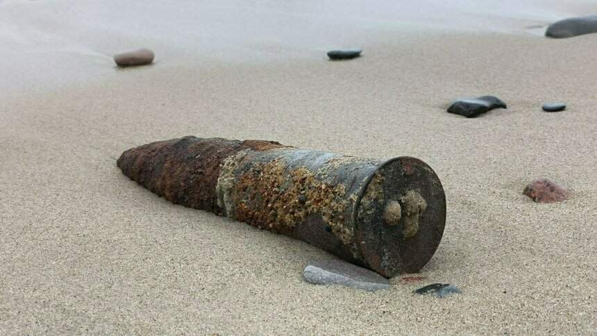 В Зеленоградске море вынесло на пляж снаряд времён войны - Новости Калининграда | Фото: пресс-служба Балтийского флота